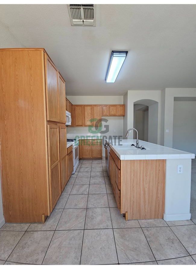 Building Photo - Lovely 1 Story Home in Riverpointe Communi...