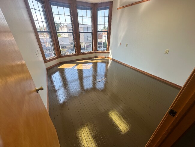 Building Photo - 120 N Main St