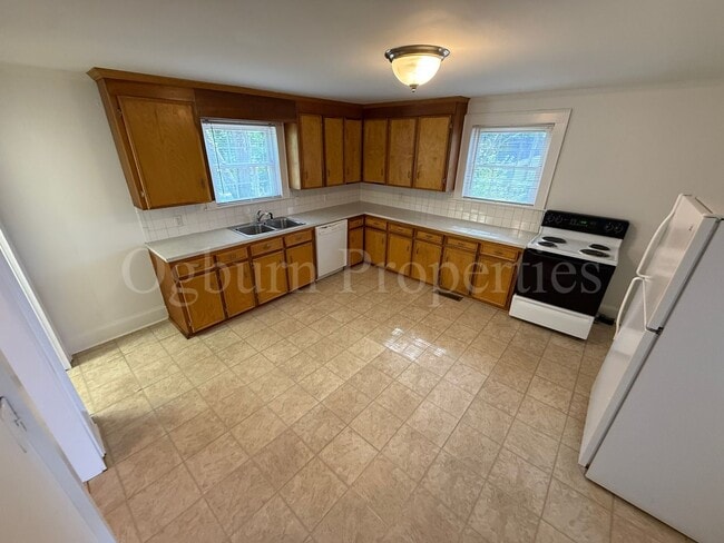 Building Photo - 1034 Franklin St SW