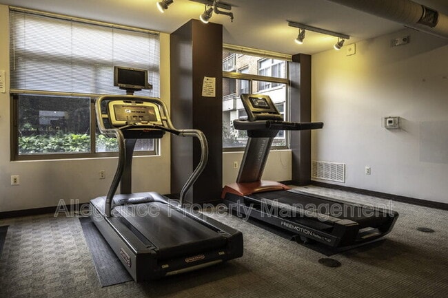 Building Photo - 3600 S Glebe Rd