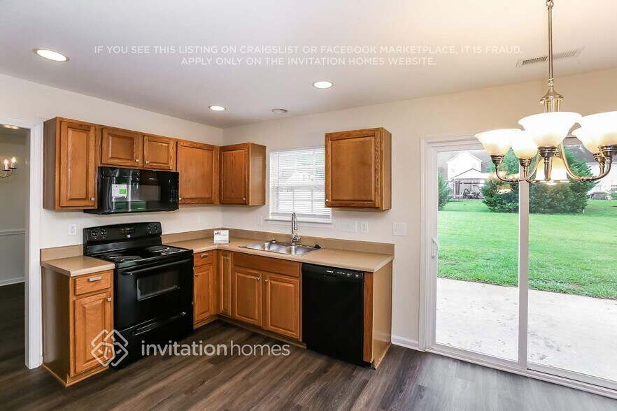 Building Photo - 2013 Kingstree Dr