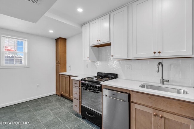 Building Photo - 509 8th Ave