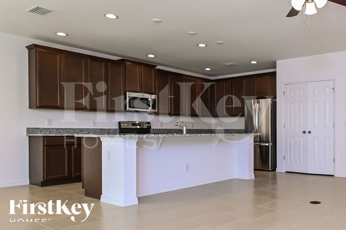 Building Photo - 900 Avenal Ln