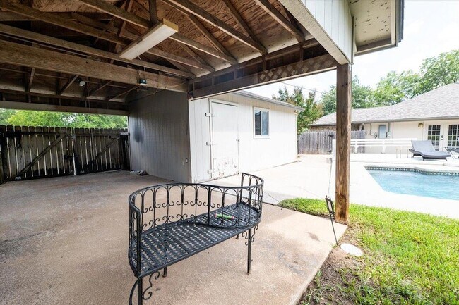 Building Photo - 300 Las Plumas Dr