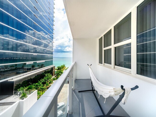 Building Photo - 2030 S Ocean Dr