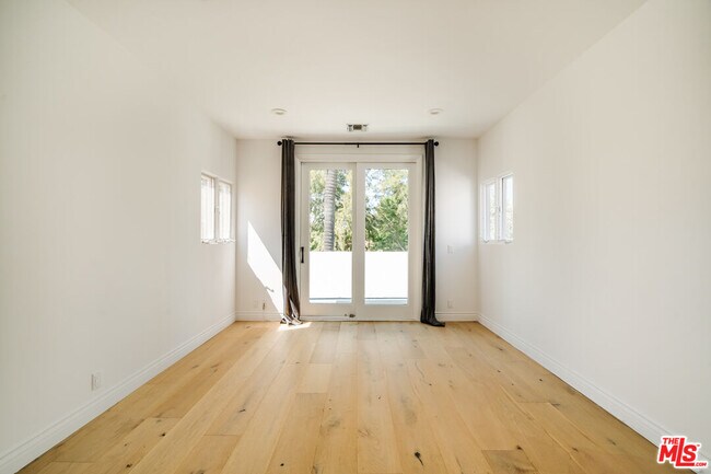 Building Photo - 609 21st Pl