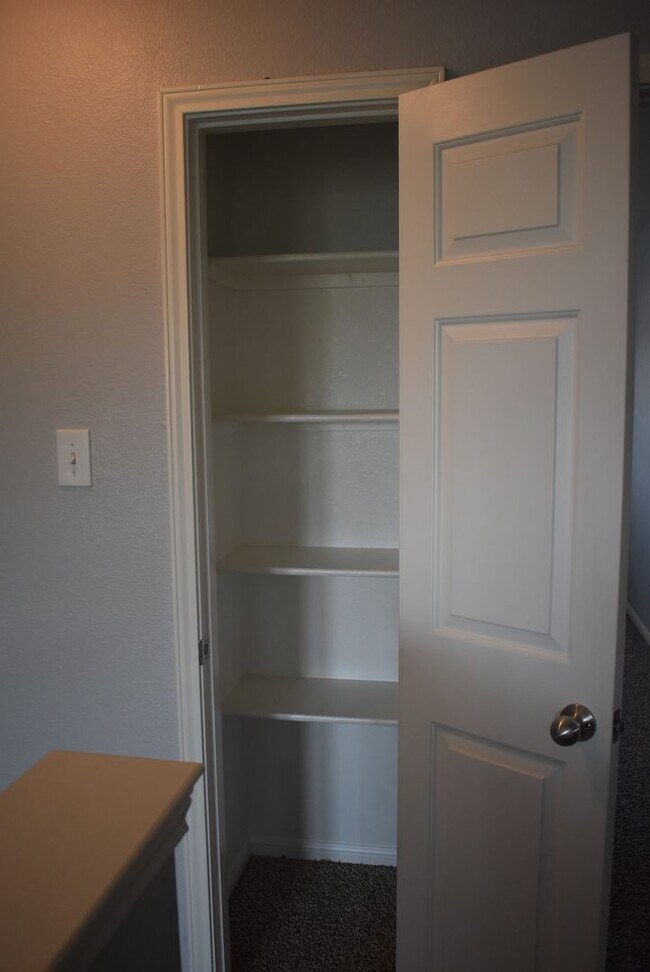 Building Photo - 509 Lakota Ln