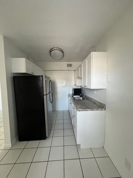 Building Photo - 374 Sunshine Dr