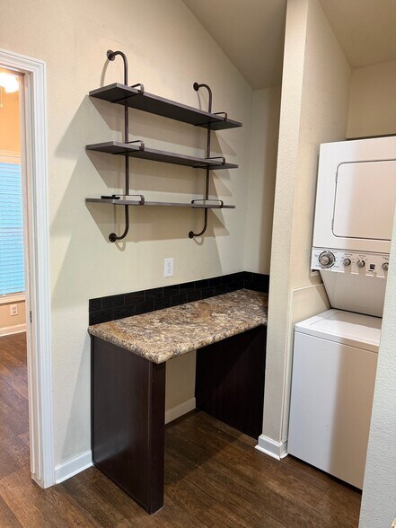 Building Photo - 17398 Countrywood