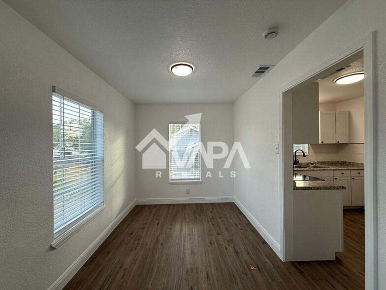 Building Photo - 239 Erskine Pl