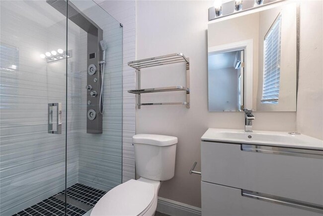 Building Photo - 628 NE 8th Ave