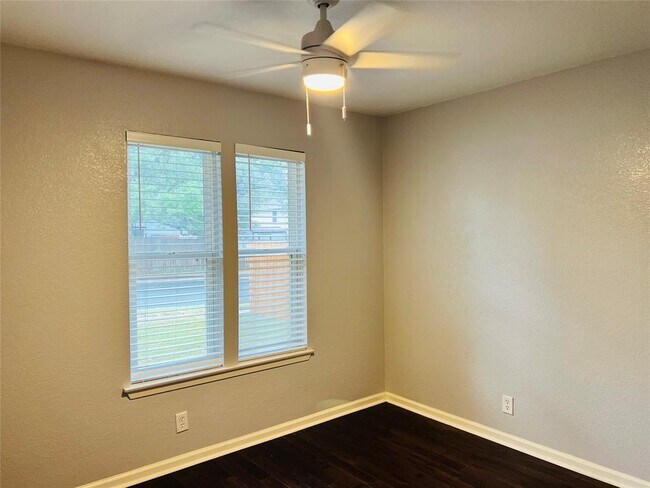 Building Photo - 2309 Granberry Dr