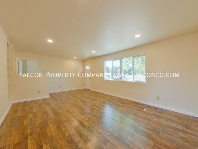 Building Photo - 475 Loomis Ave