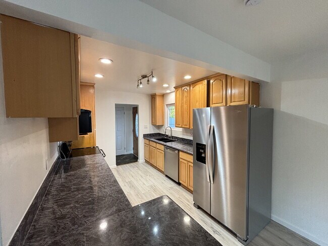 Building Photo - 5358 Laurel Dr