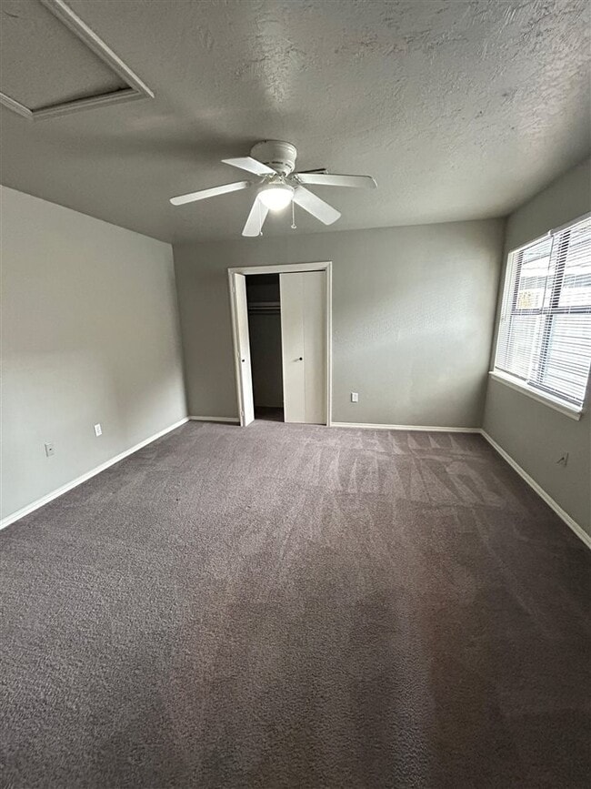 Building Photo - 910 NE Tortoise Dr