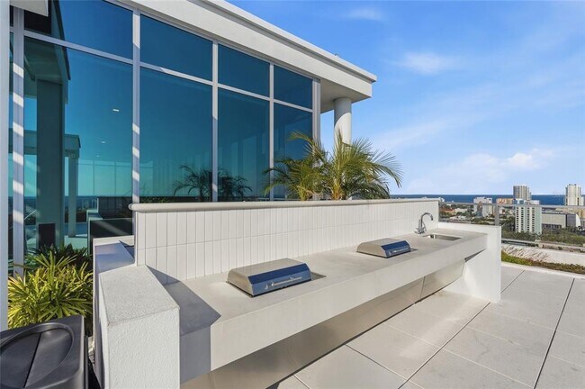 Building Photo - 777 3rd Ave N