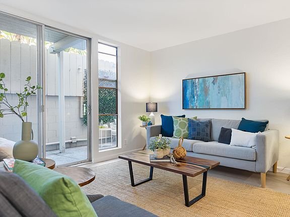 Building Photo - 811 York St