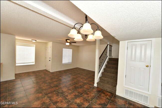 Building Photo - 12121 Tower Hill Dr