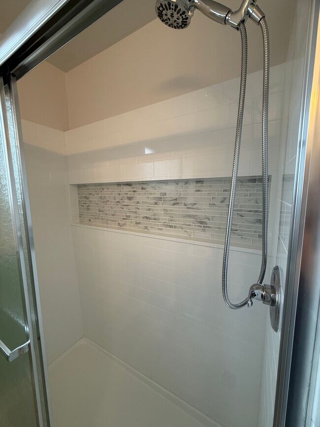 Building Photo - $0 DEPOSIT OPTION, CHARMING 3 BED 2 BATH TRADITIONAL HOME!! HUGE YARD, STEPS FROM PEORIA STATION