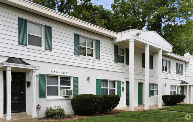 Building Photo - Colonial Village