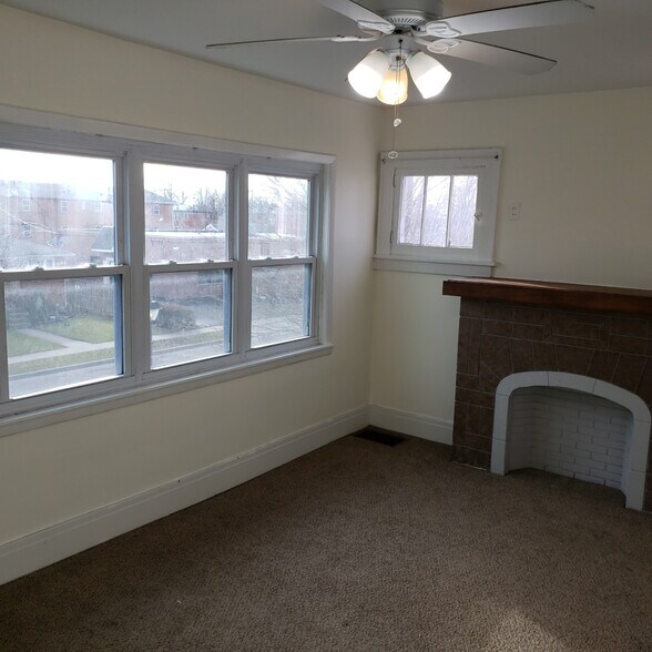 Building Photo - 173 N End Ave