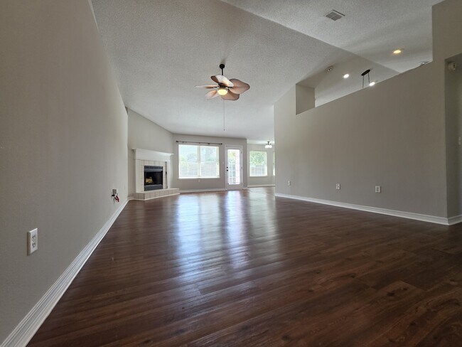 Building Photo - 2295 Heritage Cir