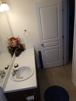 Building Photo - 2108 Pear Tree Ln