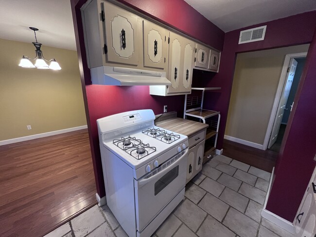 Building Photo - 188 Meadowick Dr