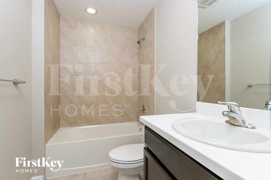 Building Photo - 2937 SW Moody Terrace