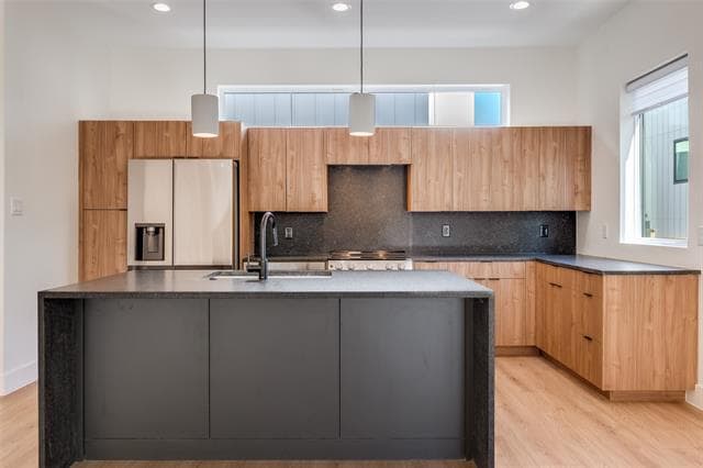 Building Photo - 2206 Arroyo Ave