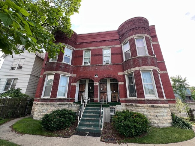 Primary Photo - 7026 S Wentworth Ave