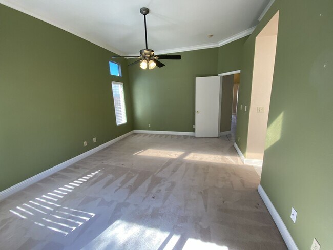 Building Photo - Charming Single-Story Home in Tracy — Across from the Park!