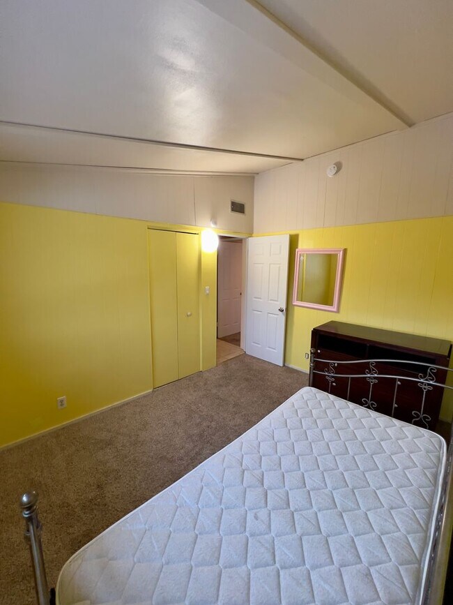 Building Photo - 601 Fairbanks St