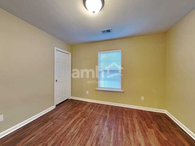 Building Photo - 5137 Brahman Dr