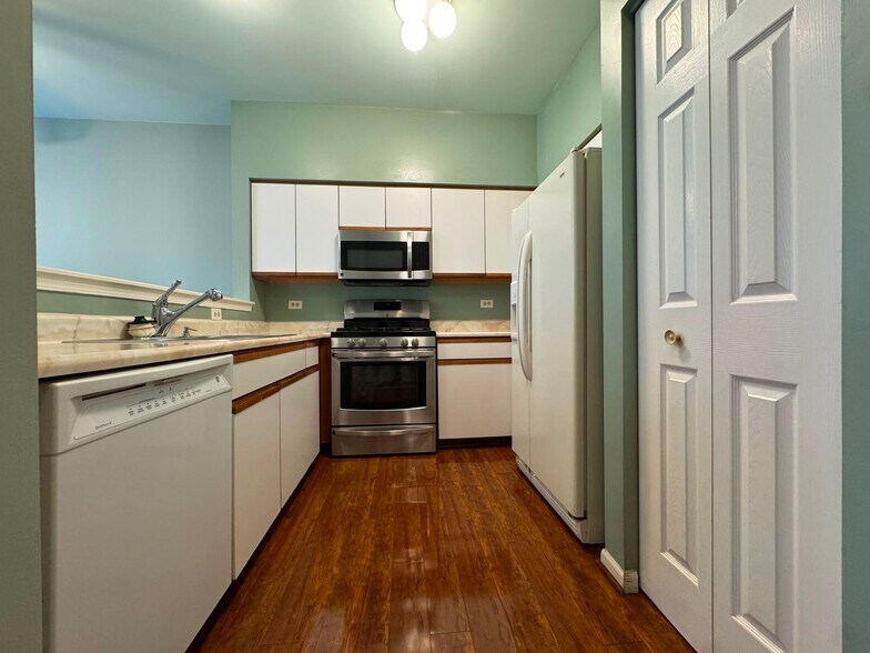 Building Photo - 8 Saint Regis Ct