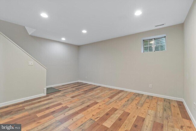 Building Photo - 1004 Dartmouth Glen Way