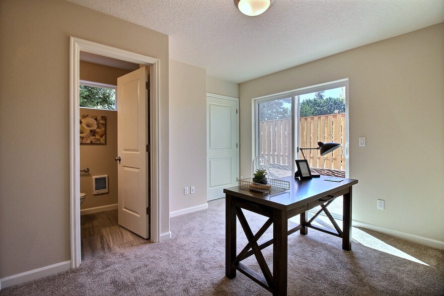 Building Photo - 16606 Southwest Barsotti Street