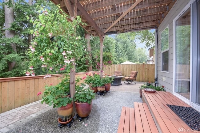 Building Photo - Elegant 3-Bedroom Home with Private Deck & Greenbelt Views!