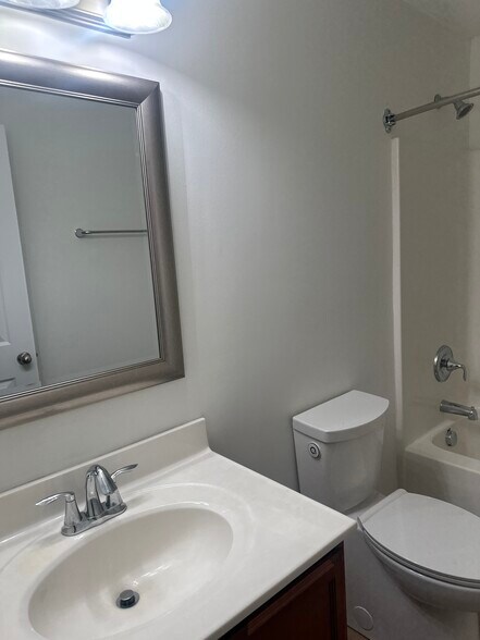 Bathroom - 623 Wyndhurst Dr
