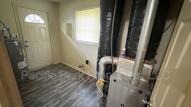 Building Photo - 502 S Holmes Ave