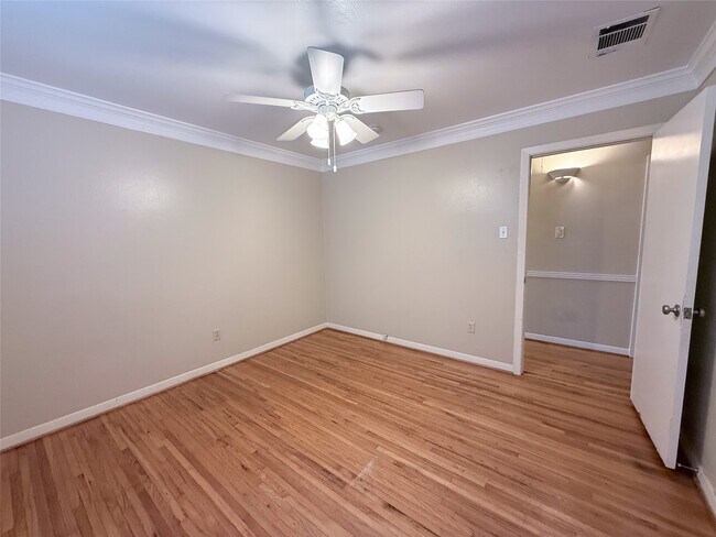 Building Photo - 9506 Carousel Ln