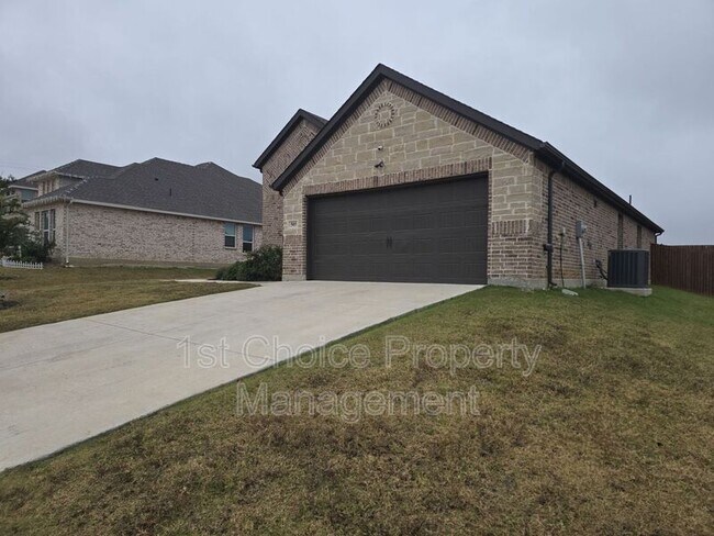 Building Photo - 505 Reatta Dr