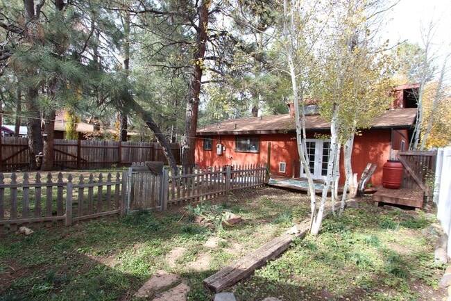 Building Photo - Cute Mountainaire home