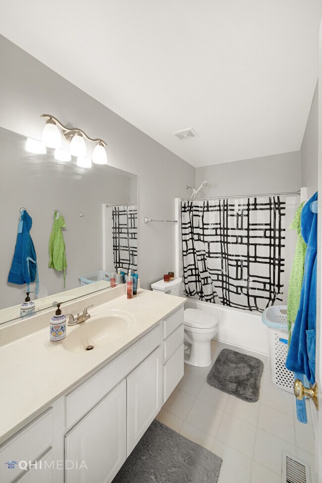 Building Photo - 3569 Charlemaine Dr