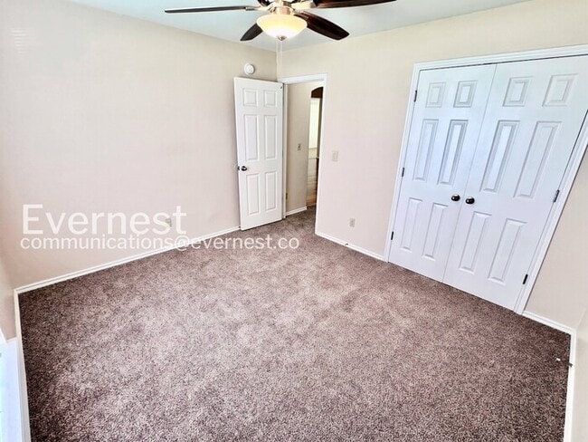 Building Photo - 4 Bed/2 Bath Home with Fenced Yard & Garage / Pet-Friendly / Available Now!