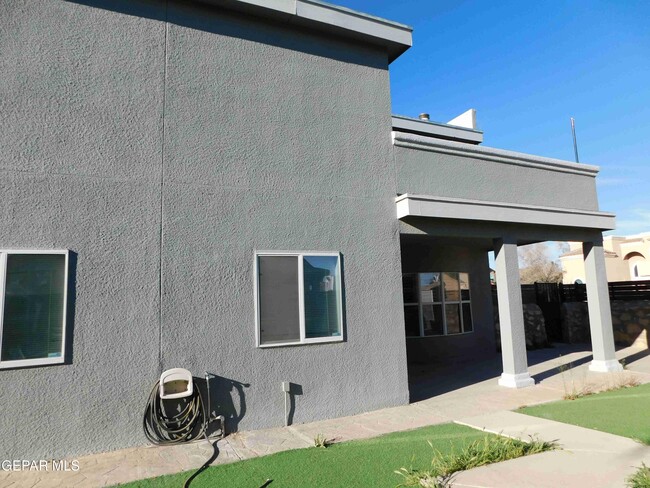 Building Photo - 12736 Tierra Sonora Dr