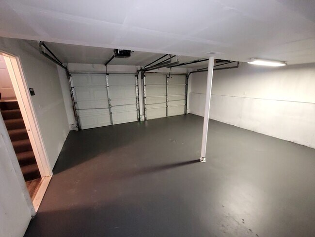 Building Photo - Available Early May | Don’t Miss This Stunning Rental