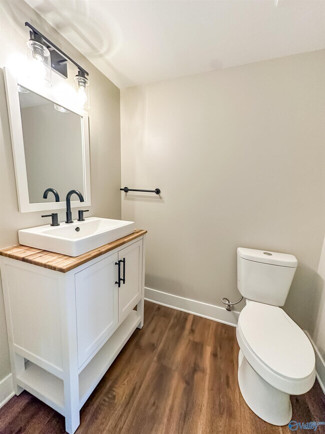 Building Photo - 11210 Mountain Crest Dr SE