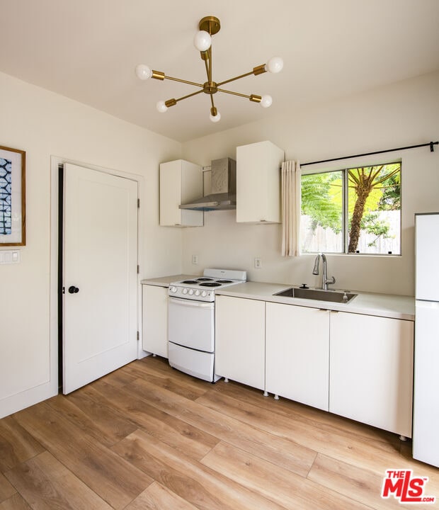 Building Photo - 807 N Stanley Ave