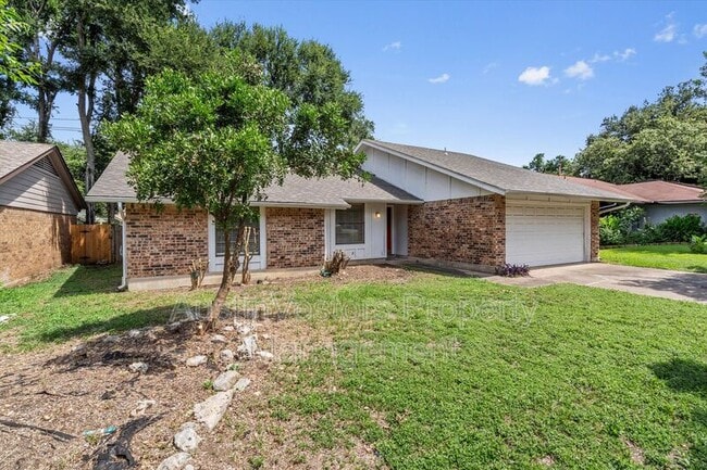 Building Photo - 10057 Woodland Village Dr